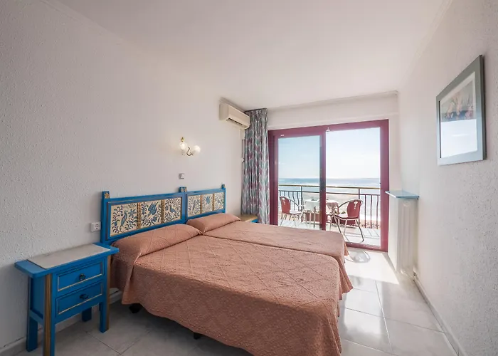 Ξενοδοχείο Checkin Garbi